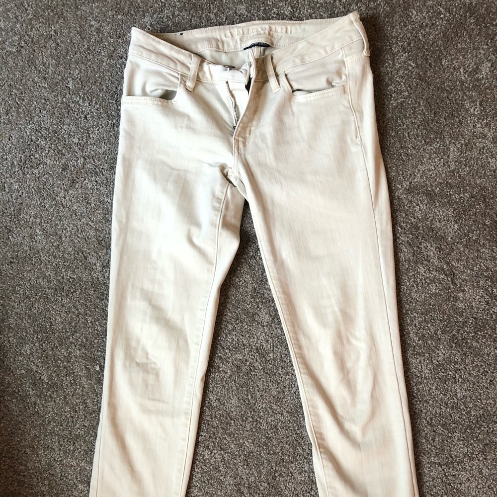 White American Eagle jeans